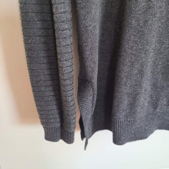 Michael Kors Gray Long Sleeve Sweater Size Small - Picture 5 of 10